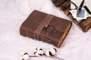Handmade Vintage Leather Diary - 20 x 15 cm (A5) - 200 Vintage Handmade Pages - Antique Key Closure - Blackberry Color - Image 7