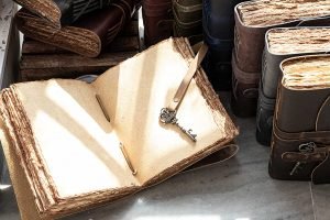 Handmade Vintage Leather Diary - 20 x 15 cm (A5) - 200 Vintage Handmade Pages - Antique Key Closure - Blackberry Color - Image 5