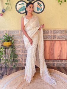 Women's Silk Blend Woven Design Celebrity Saree With Blouse Piece - Image 6