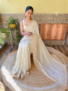 Women's Silk Blend Woven Design Celebrity Saree With Blouse Piece - Image 3