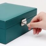Wardrobe Jewellery Organiser Leather Storage Box with Lock & Key Double Layer Jewelery Box for Gold Chain, Rings, Earrings, Necklace, Green - Image 2