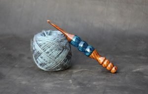 Handcrafted Resin epoxy & Wood Mix Crochet Hooks Ergonomic Soft Handle Needles Knit Weave Craft Yarn Different Size, Crochet Hooks(5mm)